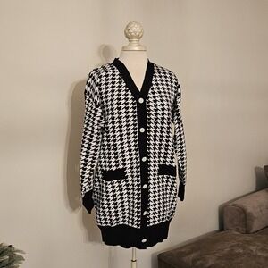 Ladies V Neck Houndstooth Knit Cardigan Rhinestone Buttons Size Medium NWOT